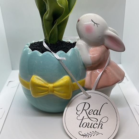 Bunny with tulip vase ! - Picture 2 of 7